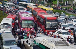 Phát triển đô thị TP Hồ Chí Minh gắn với liên kết vùng - Bài 1: Hạ tầng đang &#39;quá tải&#39;